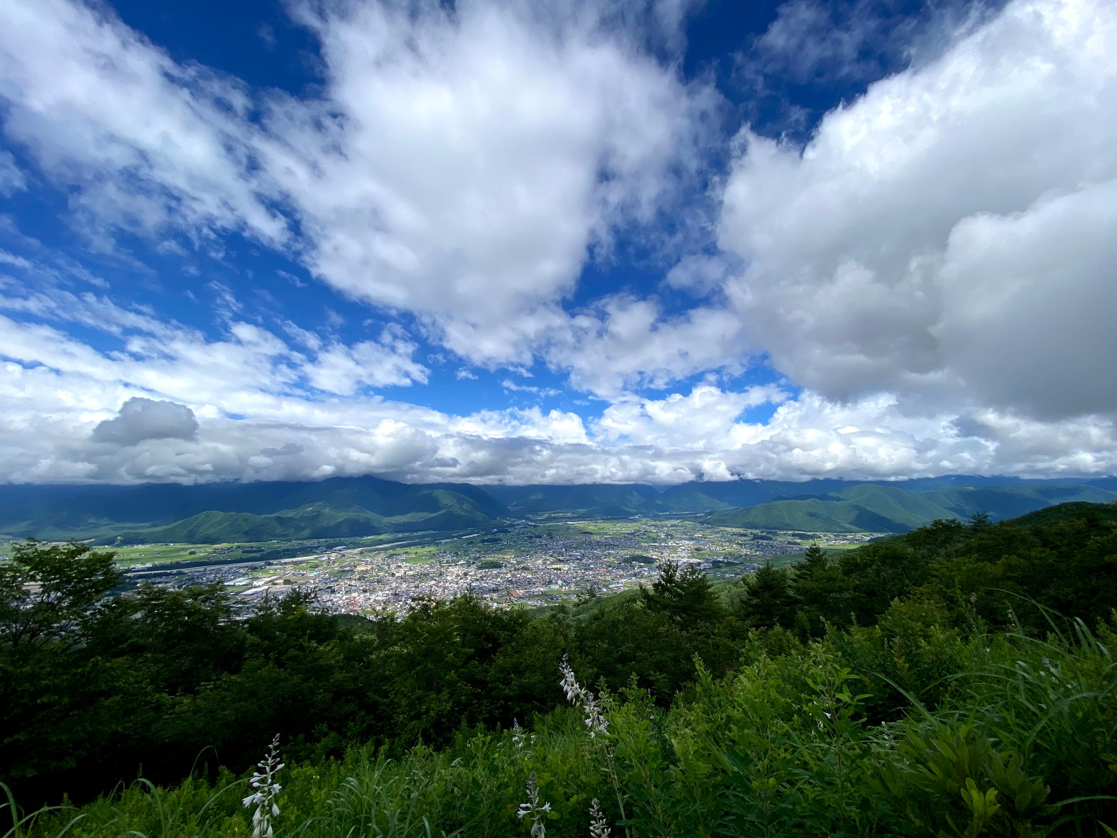 鷹狩山（長野県大町市）からの眺め